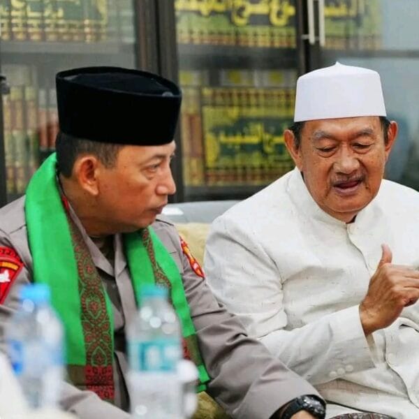 Kapolri Sowan ke Gus Ubed, Bawa Bantuan untuk Santri Yatim Piatu