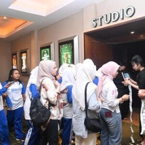 Lanud Sultan Hasanuddin Ajak Anak Sekolah Angkasa, Nonton “Believe”, Tanamkan Nilai-Nilai Positif Lanud Sultan Hasanuddin Ajak Anak Sekolah Angkasa, Nonton “Believe”, Tanamkan Nilai-Nilai Positif