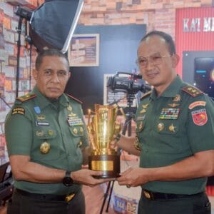 Pangdam XV/Pattimura Beri Apresiasi Positif dan Ajak Nobar Soal Film “Janji Senja” yang di Sutradarai Danrem 151/Binaiya Pangdam XV/Pattimura Beri Apresiasi Positif dan Ajak Nobar Soal Film “Janji Senja” yang di Sutradarai Danrem 151/Binaiya
