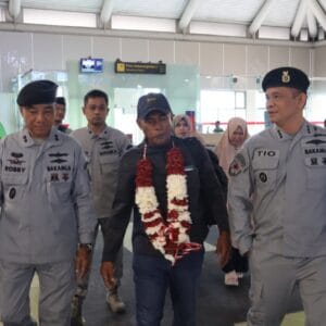 Bakamla RI Pulangkan Nelayan Bitung yang Hanyut 12 Hari di Laut Filipina Bakamla RI Pulangkan Nelayan Bitung yang Hanyut 12 Hari di Laut Filipina