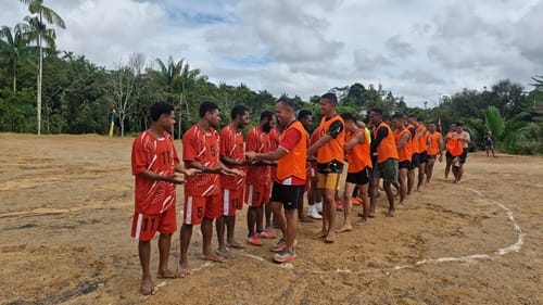 Satgas Yonif 126 dan Warga Distrik Ninati Rayakan HUT RI ke-80 dengan Semarak Lomba Sepak Bola dan Voli