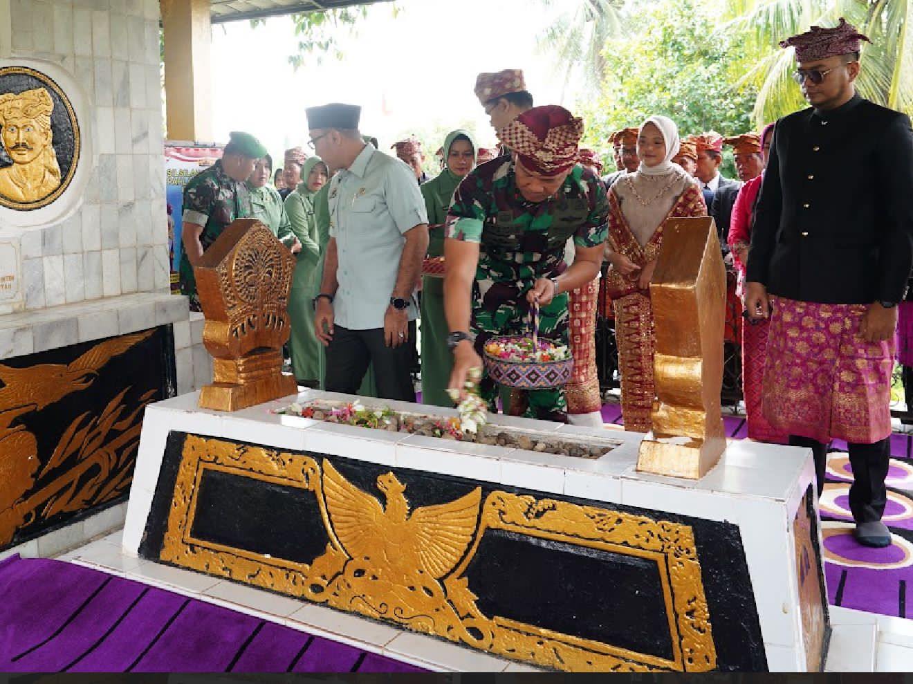 Pangdam XXI/Radin Inten Ziarah ke Makam Pahlawan Nasional Radin Inten II