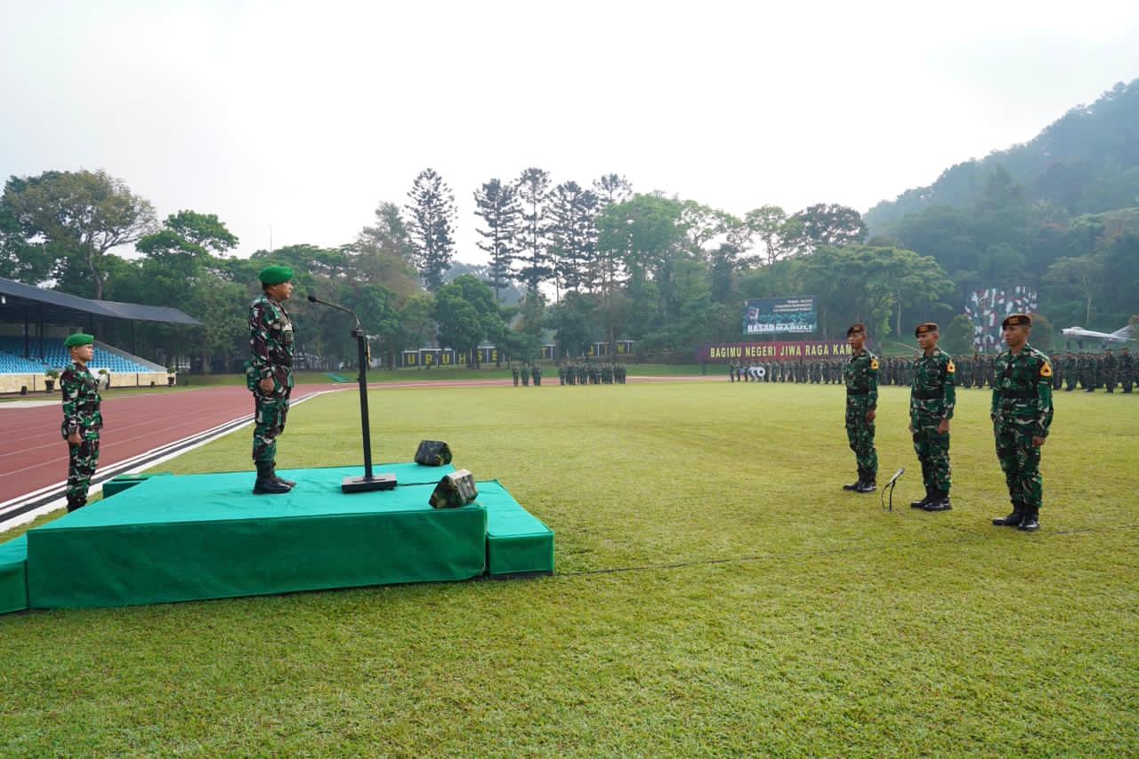 Inspektur Akmil Pimpin Upacara Bendera Awal September Inspektur Akmil Pimpin Upacara Bendera Awal September