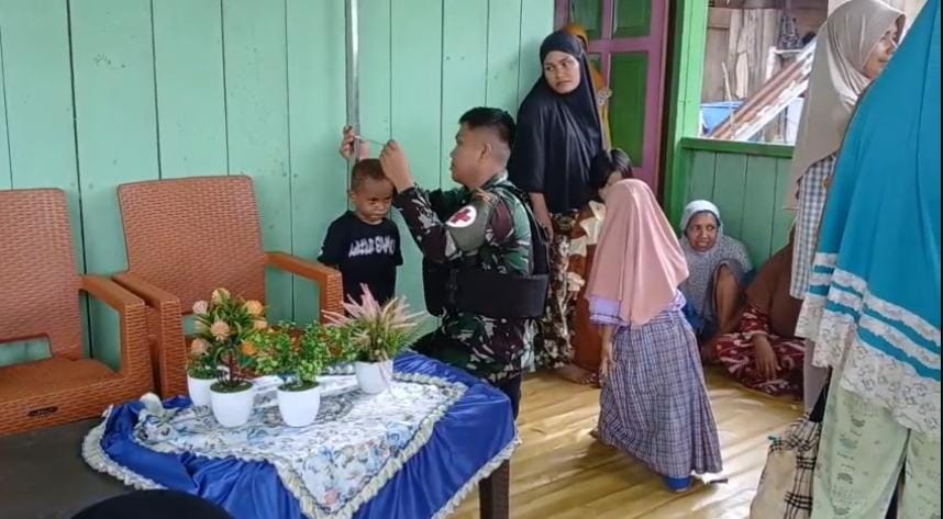 Satgas Yonif 410/Alugoro Gelar Posyandu di Distrik Kamundan