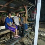 Sambang Desa, Bhabinkamtibmas Interaksi Dengan Warga di Poskamling
