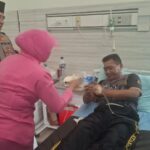 Beri Semangat dan Doakan Kesembuhan, Kapolsek Widang Bersama Ketua Ranting Kunjungi Anggota Sakit