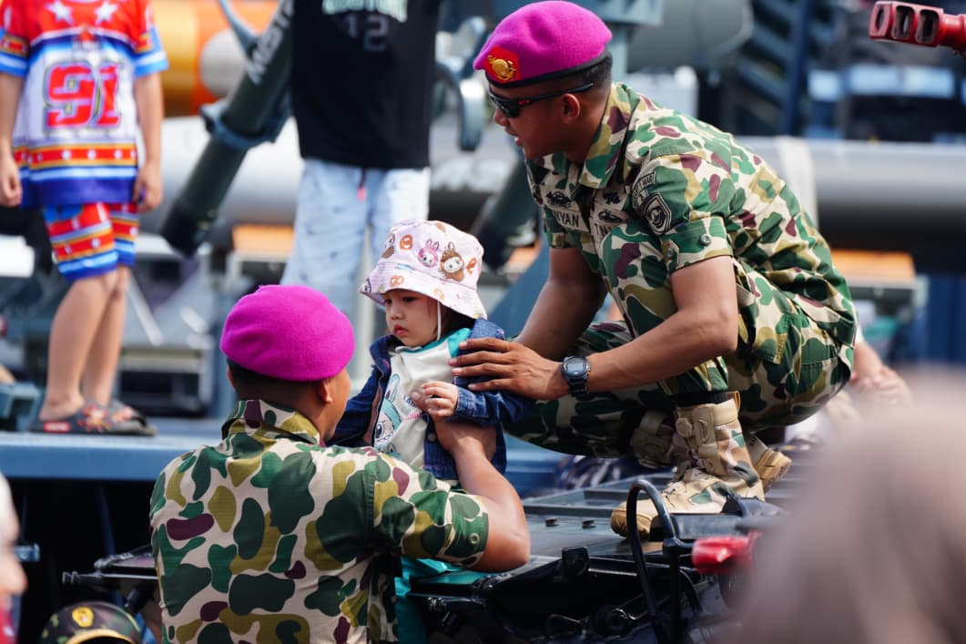 TNI Fair 2025: Monas Meriah Jadi Ajang Pesta Rakyat, Anak-Anak Antusias Naik Panser TNI