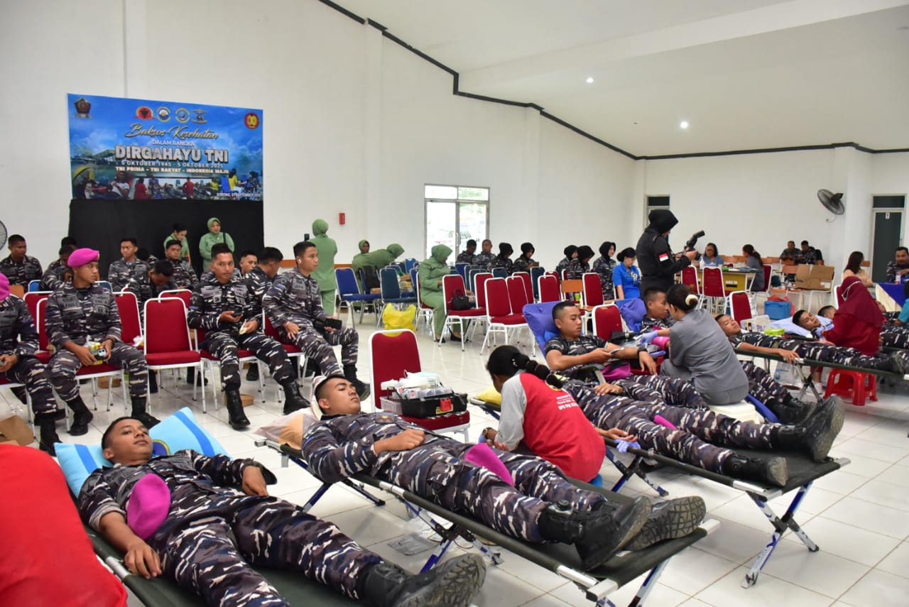 Koarmada III Mengikuti Donor Darah Peringatan HUT ke-80 TNI di Kodaeral XIV Sorong