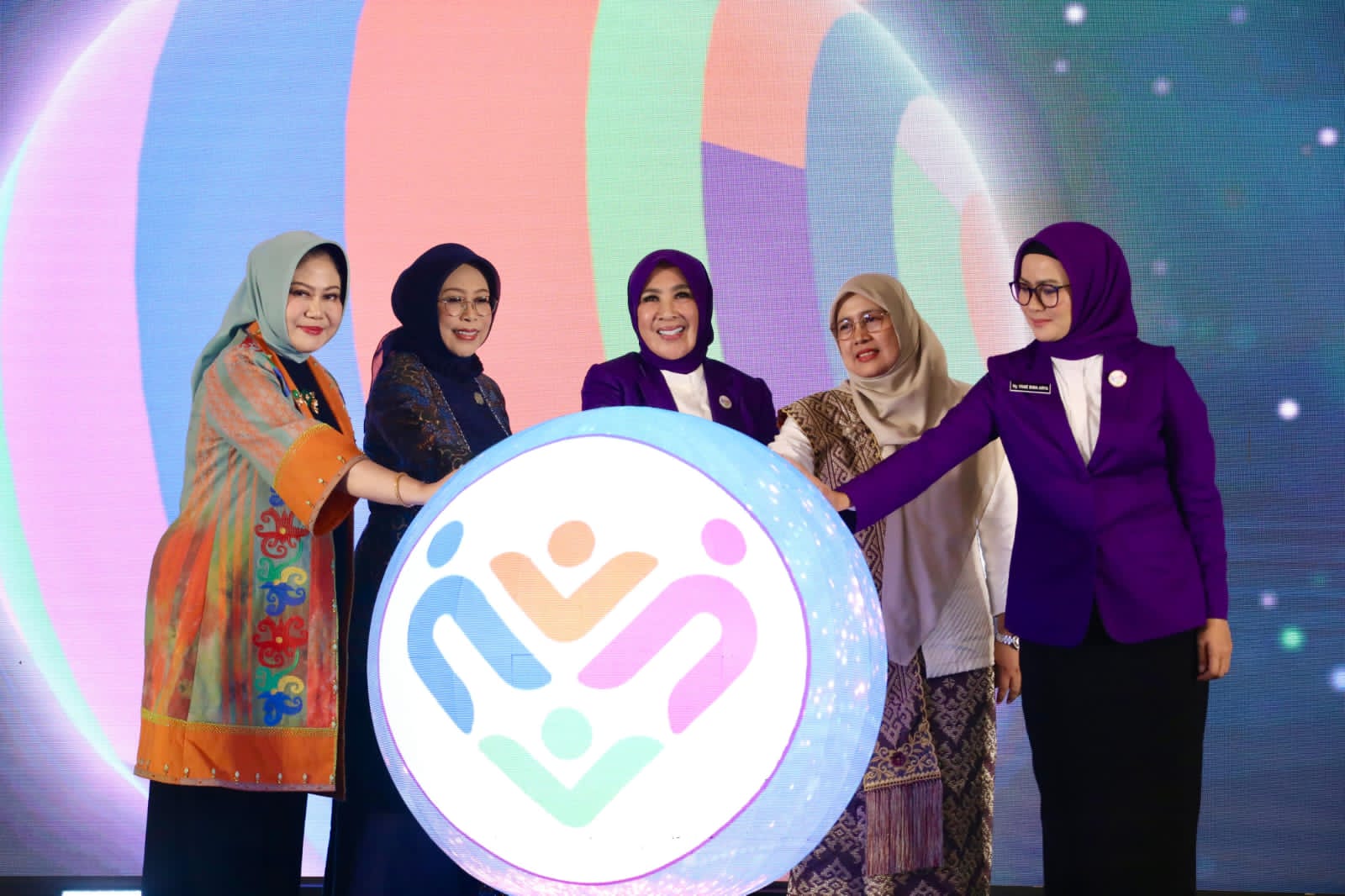 Buka Rakornas Posyandu, Tri Tito Tekankan Pentingnya Posyandu Dukung Implementasi Enam SPM Buka Rakornas Posyandu, Tri Tito Tekankan Pentingnya Posyandu Dukung Implementasi Enam SPM