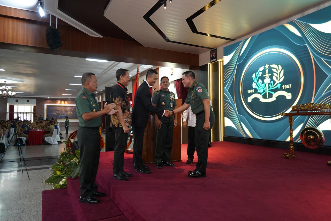 Memperkuat Pondasi Kebangsaan di Era Digital Akmil Laksanakan Seminar Memperkuat Pondasi Kebangsaan di Era Digital Akmil Laksanakan Seminar