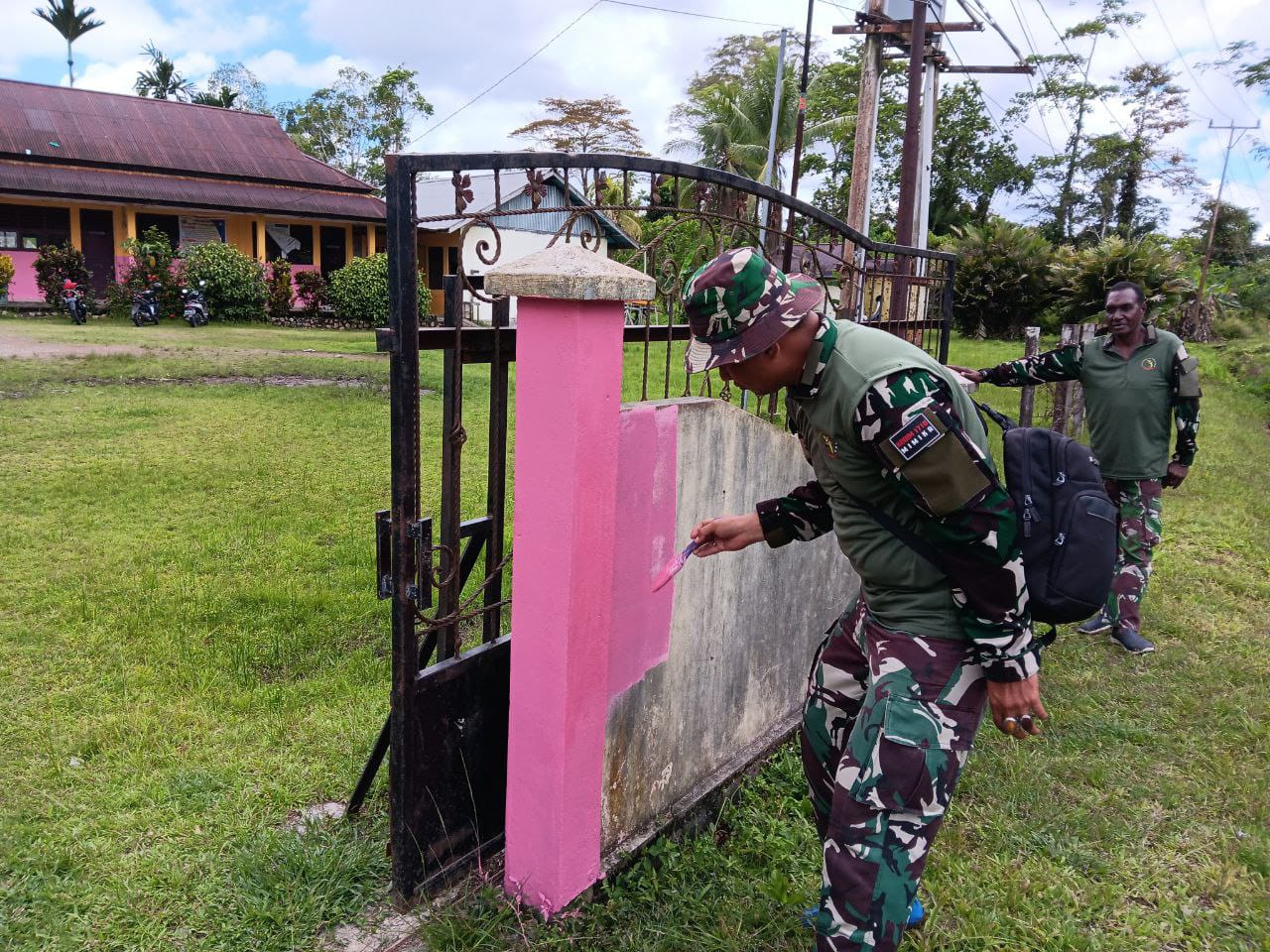 Sambut HUT Ke-80 TNI, Kodim 1710/Mimika Gelar Karya Bakti Perbaikan Sekolah Sambut HUT Ke-80 TNI, Kodim 1710/Mimika Gelar Karya Bakti Perbaikan Sekolah