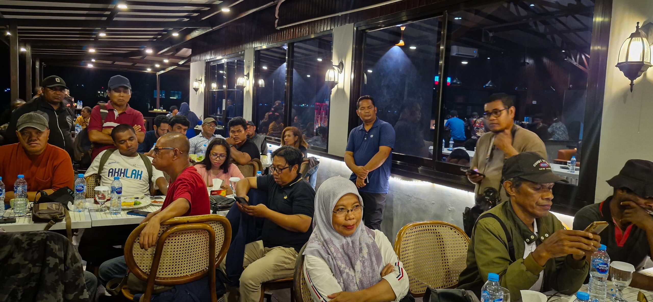 Coffee Night Gubernur & Media: Sinergi Jaga Damai Papua Barat Daya Coffee Night Gubernur & Media: Sinergi Jaga Damai Papua Barat Daya