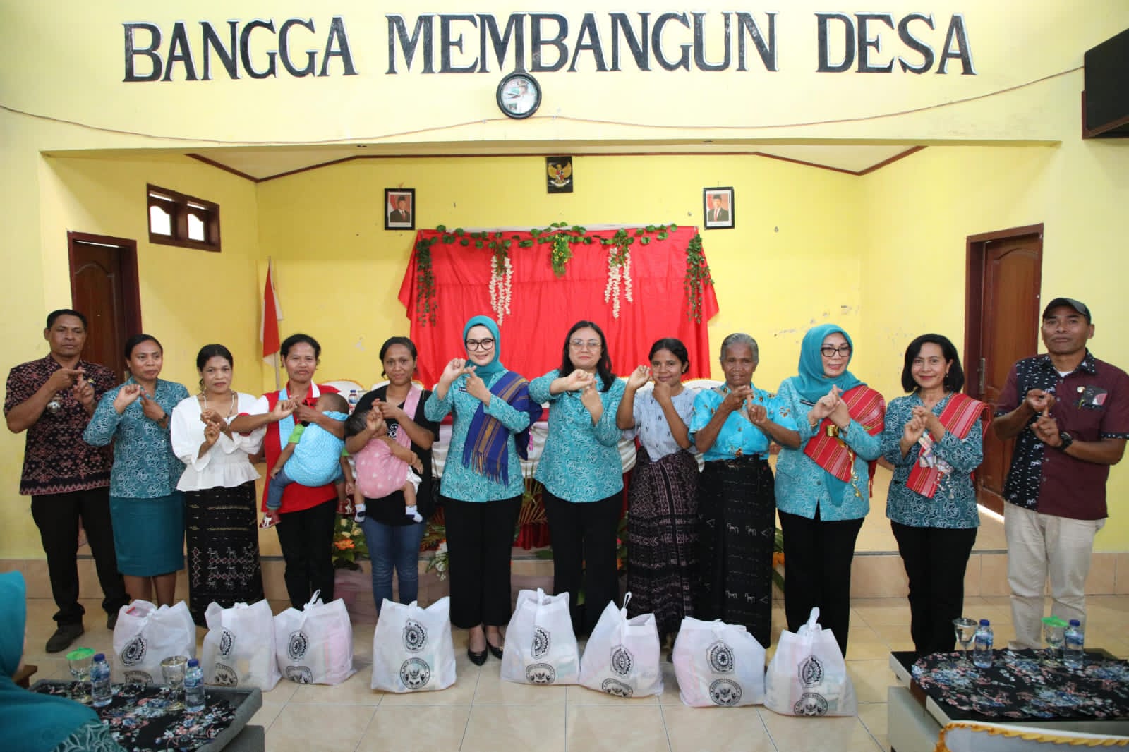 Temui Kader PKK dan Posyandu di Kabupaten Ngada, Yane Bima Tekankan Pentingnya Pemberian Imunisasi Dasar
