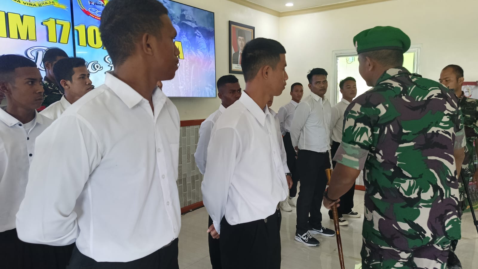 Dandim 1710/Mimika Beri Pengarahan Kepada Pendaftar Rekrutmen Calon Prajurit TNI AD TA 2025