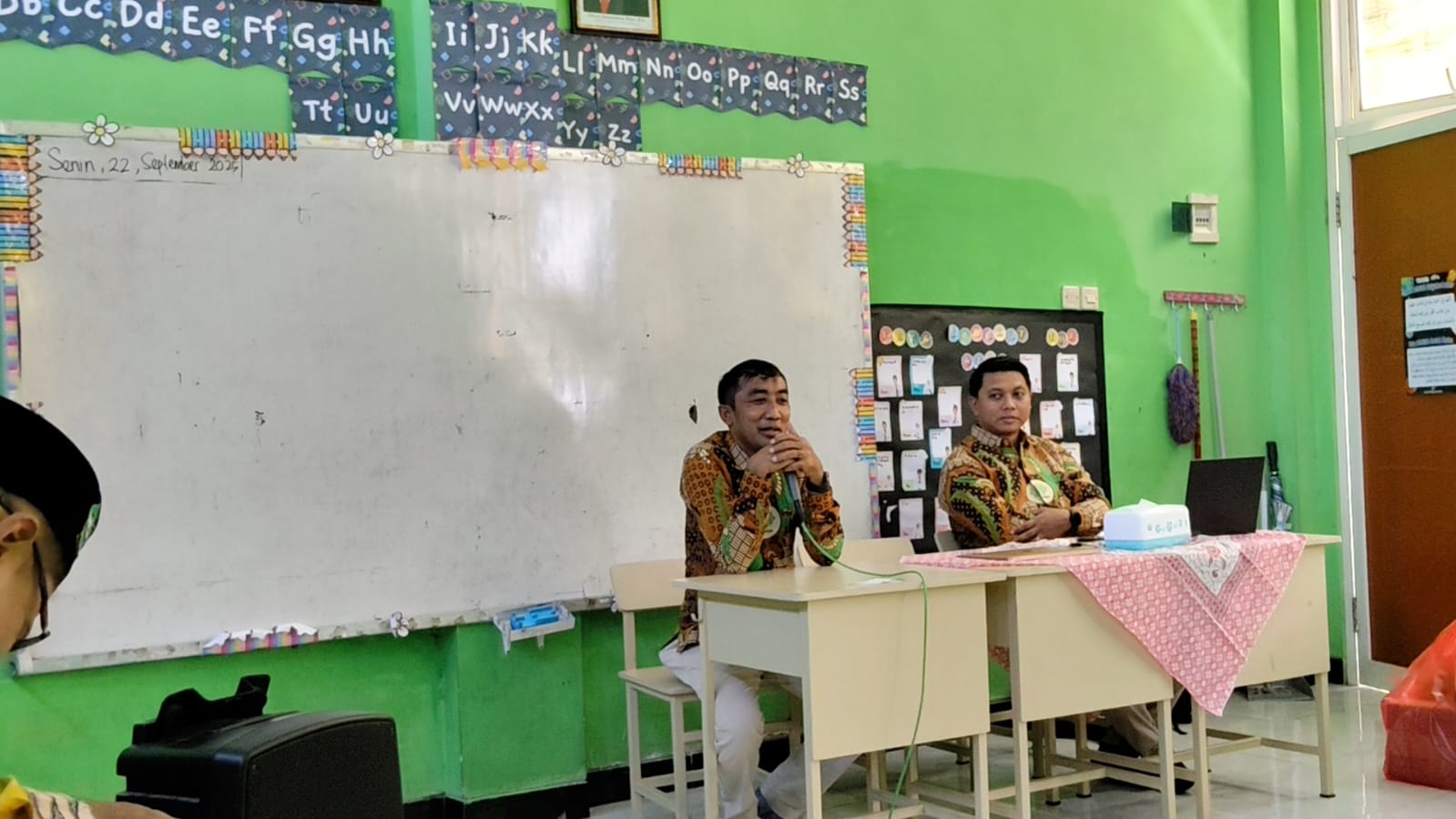 S2 Pendidikan Dasar Unusa Lakukan Pengmas Pelatihan Penggunaan Artificial Intelligence di DRI Ar-Rahmah