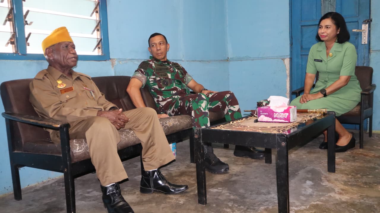 Air Mata Haru di Hari Bahagia Saat Pangdam Bersama Ketua Persit KCK Daerah XVIII/Kasuari Jalin Kasih dengan Veteran dan Warakawuri