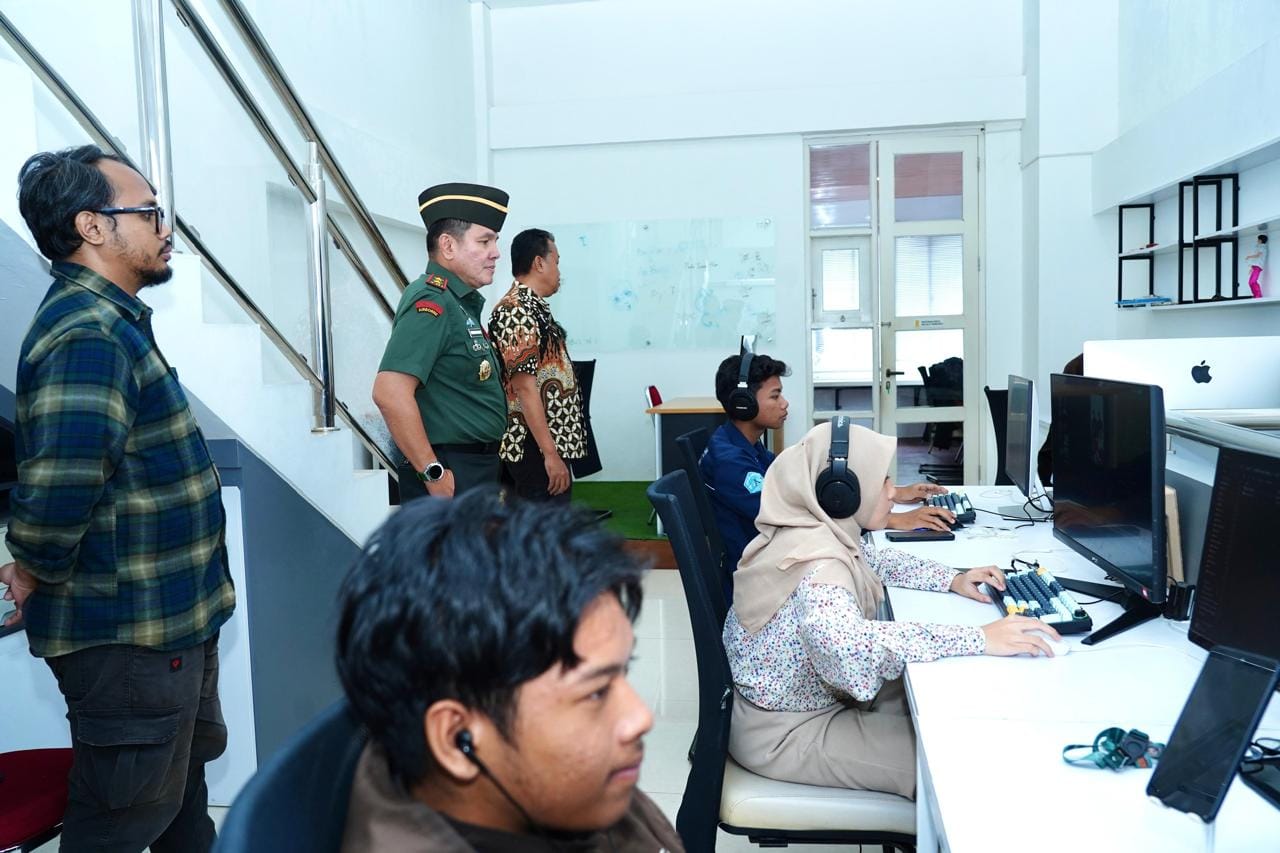 Gubernur Akademi Militer Laksanakan Audiensi dengan Rektor UGM, Dilanjutkan Studi Banding Smart Campus dan LMS
