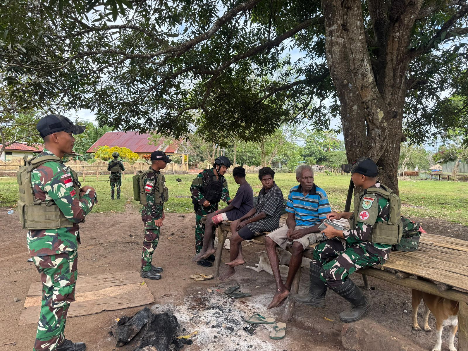 Bakti TNI: Kesling dan Pelayanan Kesehatan untuk Warga Tomerau