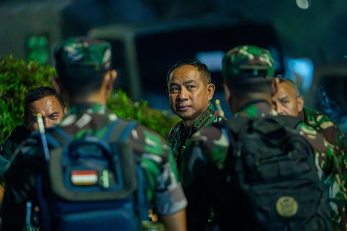 Panglima TNI Melariskan UMKM Berbaur Makan Malam Bersama Prajurit