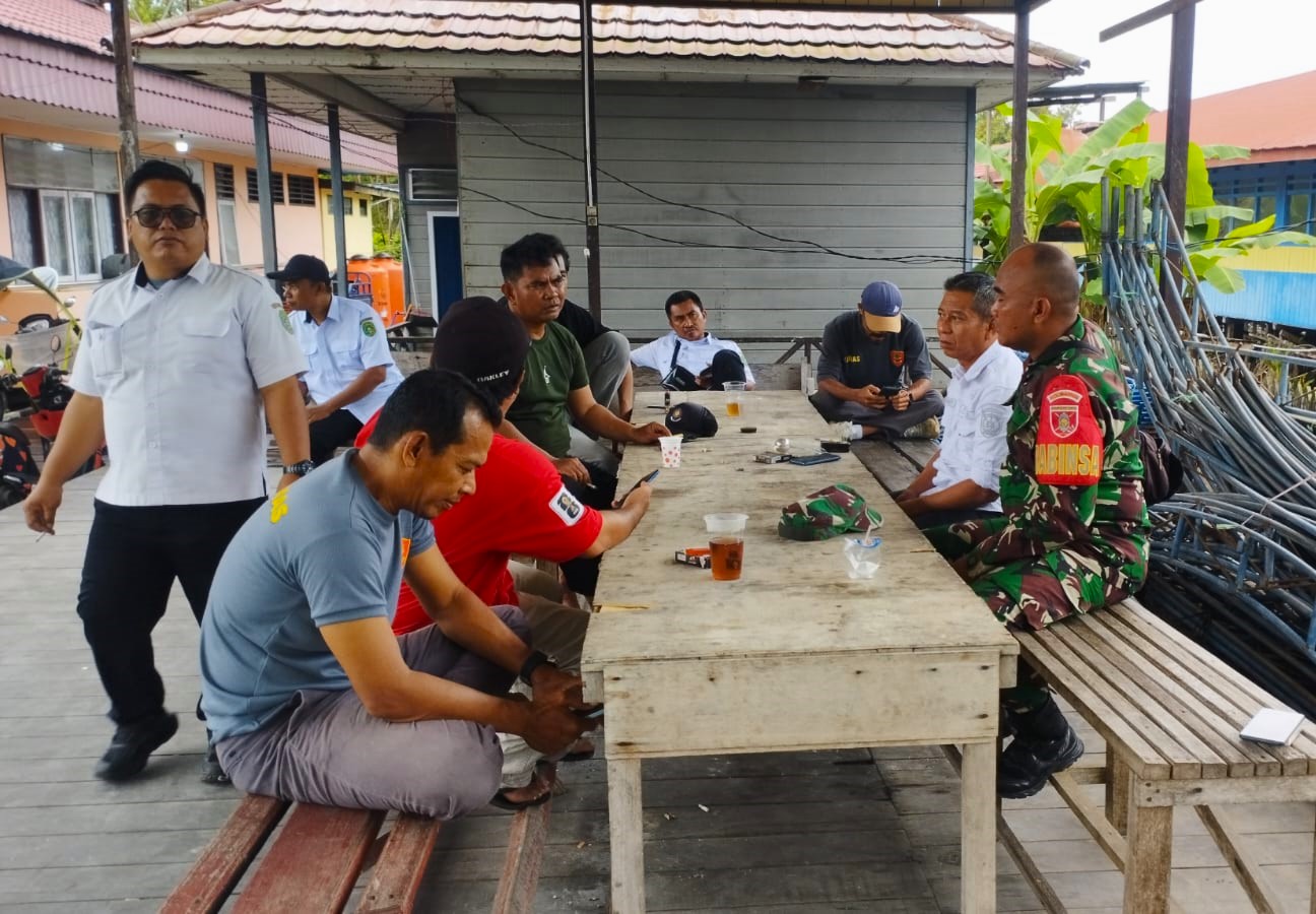 Tingkatkan Koordinasi dan Sinergi, Babinsa Muara Muntai Jalin Komsos dengan Elemen Masyarakat