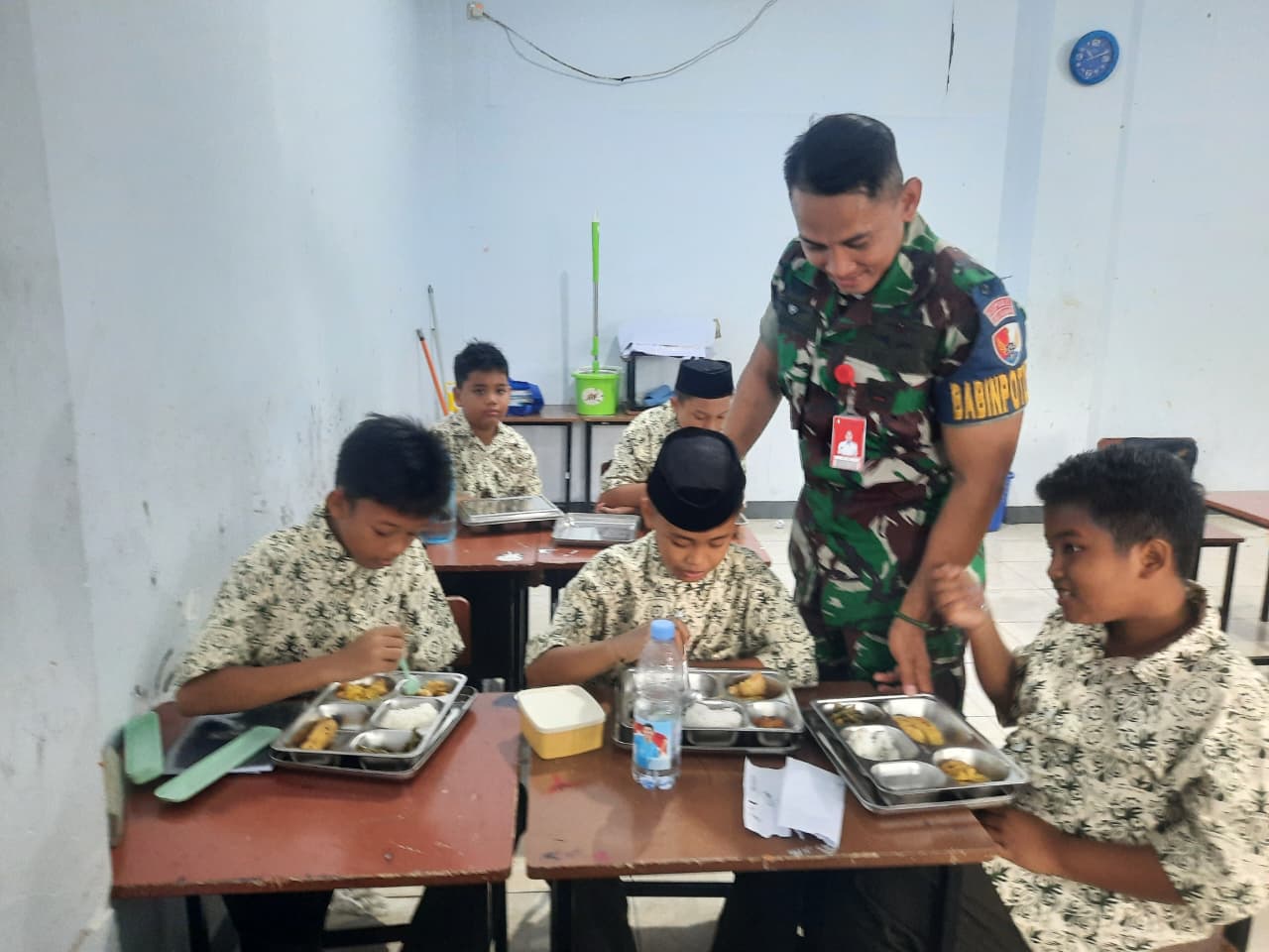 SPPG Lanud Sultan Hasanuddin Salurkan Ribuan Paket Makan Bergizi Gratis
