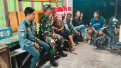 Jaga Keamanan Lingkungan, Babinsa Koramil Kembang Janggut Ajak Warga Ronda Malam