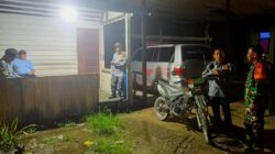 Cegah Gangguan Kamtibmas di Malam Hari, Babinsa Teluk Bingkai Ajak Warga Keliling Desa