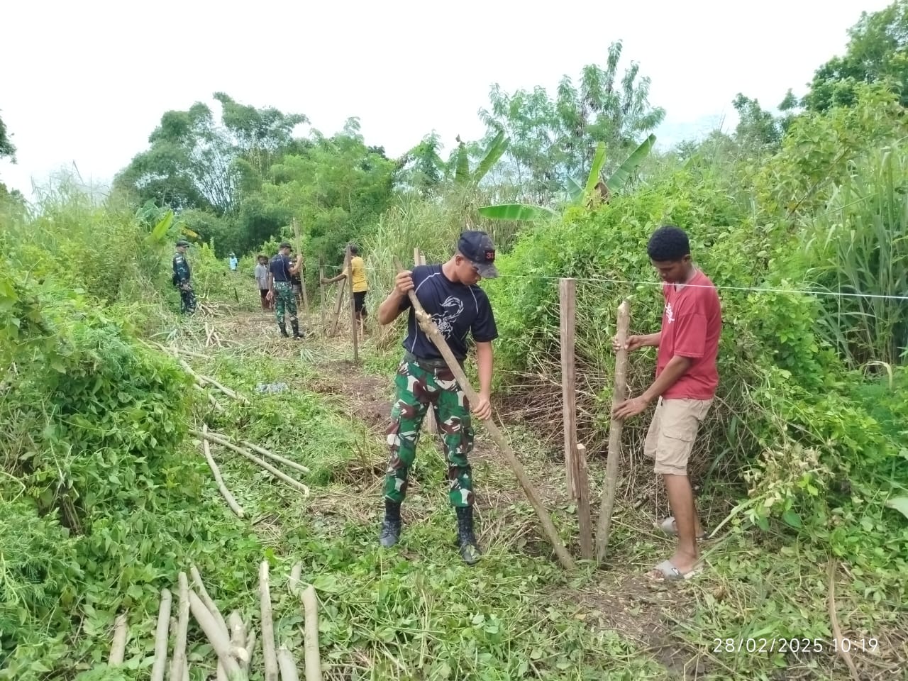 Kolaborasi TNI-Masyarakat: Bersama Jaga Kebersihan Perbatasan