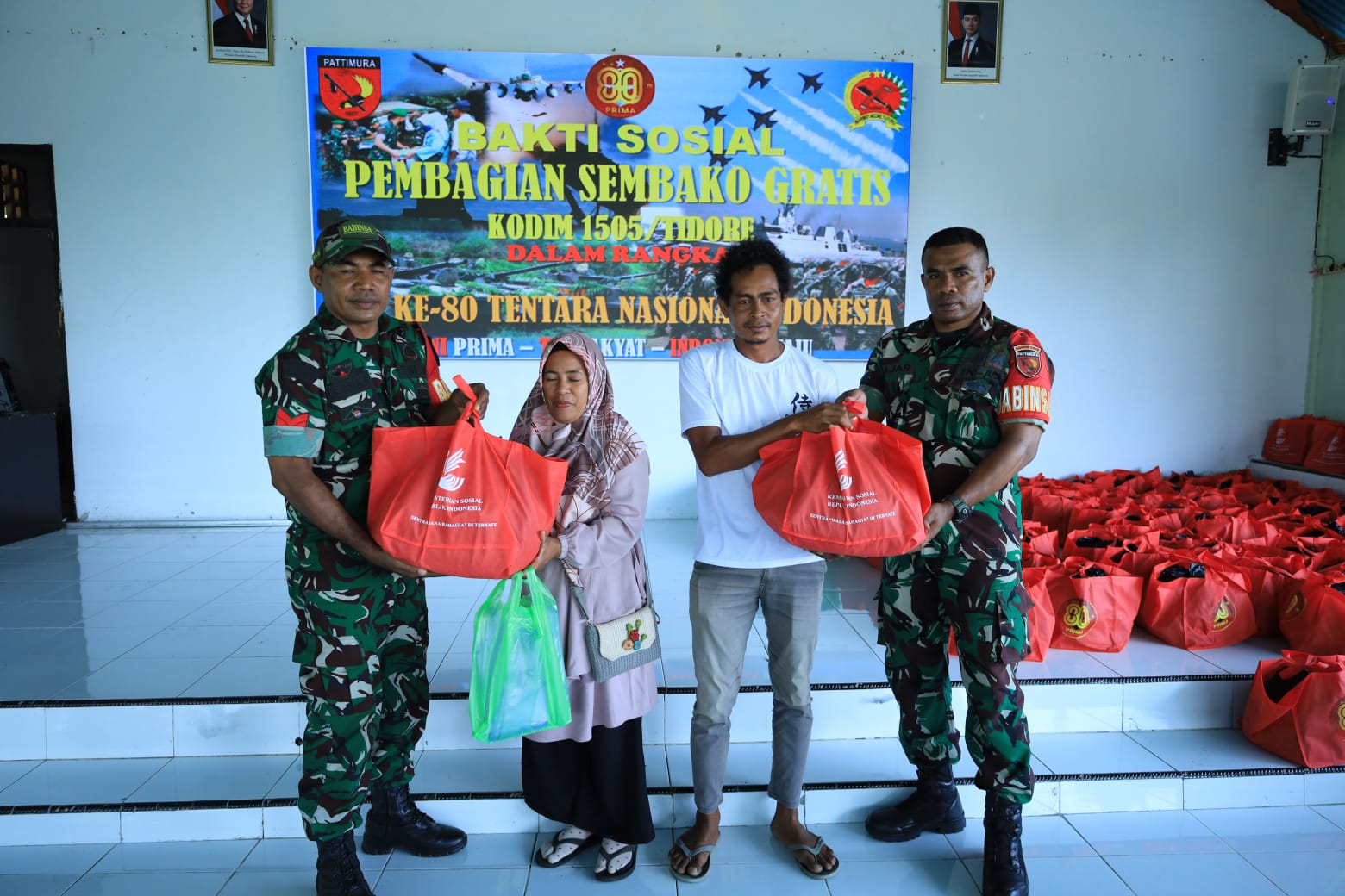 Sambut HUT TNI KE-80, Kodim 1505/Tidore Bagikan Sembako Gratis Sambut HUT TNI KE-80, Kodim 1505/Tidore Bagikan Sembako Gratis
