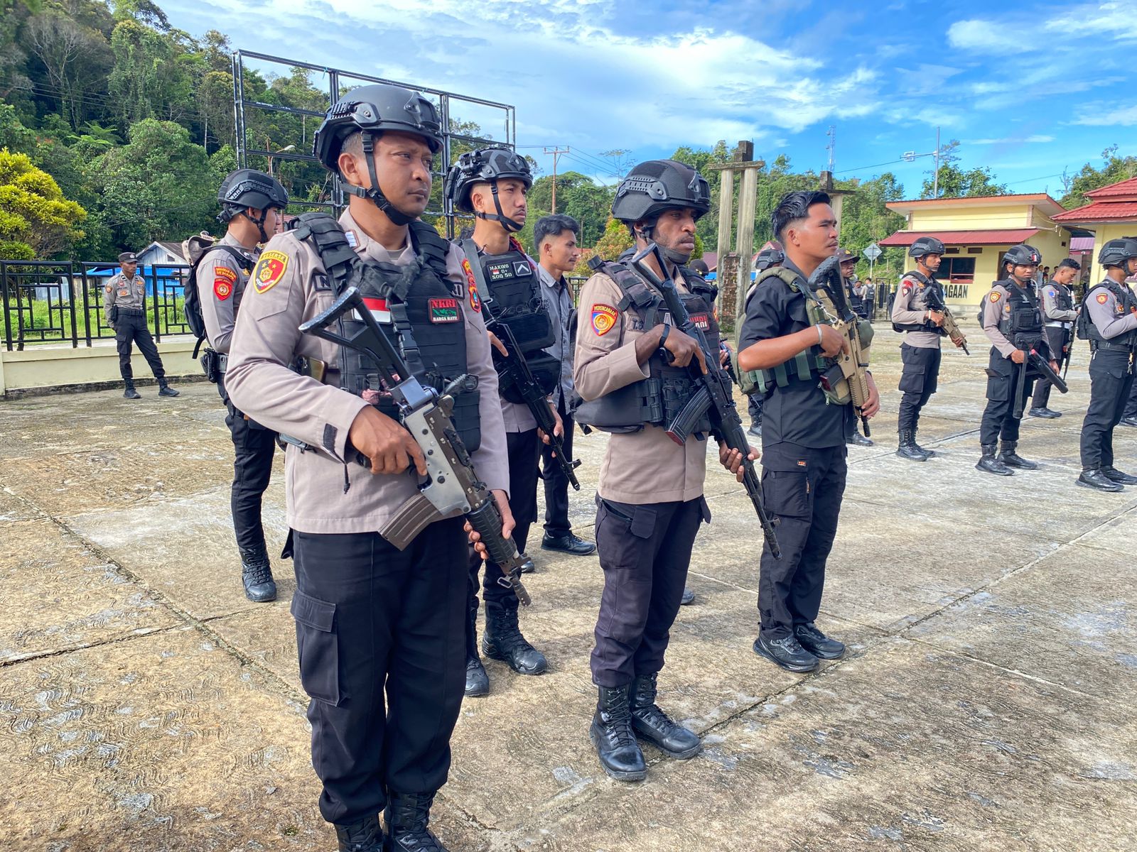 Polres Maybrat Laksanakan Pengawalan dan Pengamanan Launching Program Sekolah Sepanjang Hari (SSH) di Dua Sekolah Polres Maybrat Laksanakan Pengawalan dan Pengamanan Launching Program Sekolah Sepanjang Hari (SSH) di Dua Sekolah