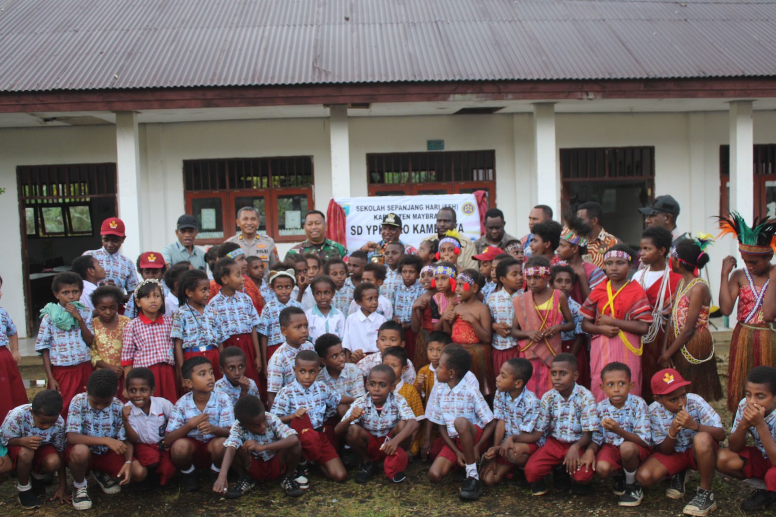 Komitmen Bersama Majukan Pendidikan di Papua Barat Daya: Kapolres Maybrat Hadiri Launching SSH Komitmen Bersama Majukan Pendidikan di Papua Barat Daya: Kapolres Maybrat Hadiri Launching SSH