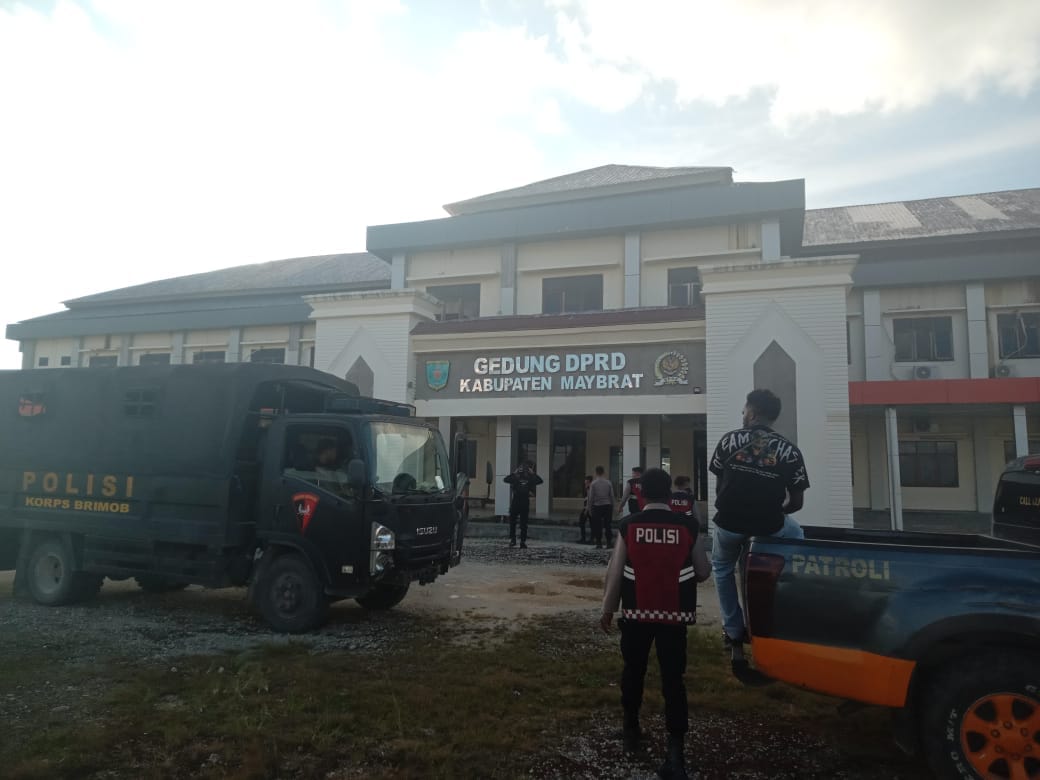 Polres Maybrat Laksanakan Patroli Gabungan Bersama Sat Brimob Guna Mengantisipasi Sitkamtibmas Polres Maybrat Laksanakan Patroli Gabungan Bersama Sat Brimob Guna Mengantisipasi Sitkamtibmas