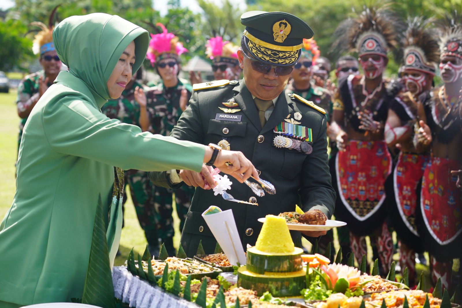 Kodam XVIII/Kasuari Rayakan HUT ke-80 TNI dengan Meriah : Dari Rakyat, Oleh Rakyat, untuk Rakyat Kodam XVIII/Kasuari Rayakan HUT ke-80 TNI dengan Meriah : Dari Rakyat, Oleh Rakyat, untuk Rakyat