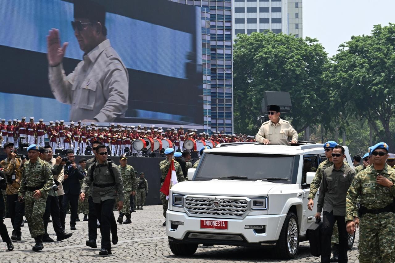 Rakyat Padati Jalan Kebesaran, Iringi Presiden Prabowo Menuju Upacara HUT ke-80 TNI