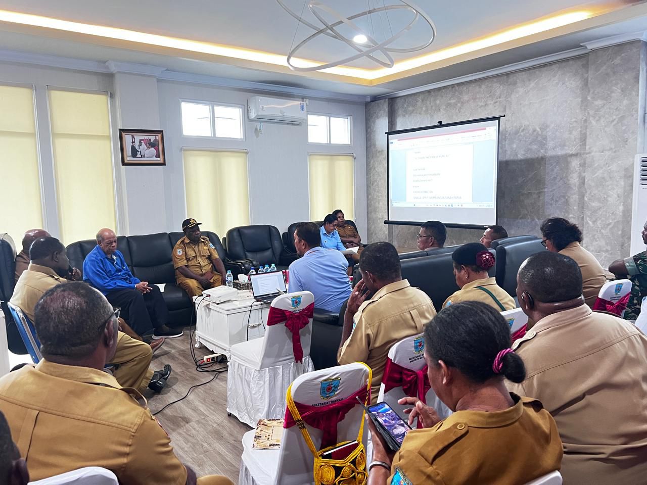 Pemkab dan Polres Maybrat Siap Sukseskan HUT ke-74 Theofani dengan Sinergi TNI-Polri dan Tokoh Gereja Pemkab dan Polres Maybrat Siap Sukseskan HUT ke-74 Theofani dengan Sinergi TNI-Polri dan Tokoh Gereja