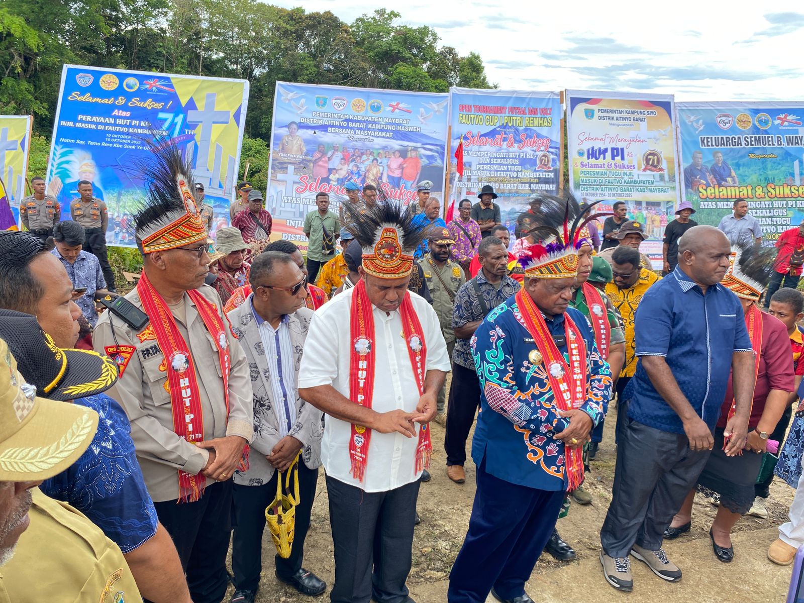 Wakapolres Maybrat Hadiri Peresmian Tugu Injil Fautvo Kambufatem: Wujudkan Damai dan Iman di Tanah Maybrat Wakapolres Maybrat Hadiri Peresmian Tugu Injil Fautvo Kambufatem: Wujudkan Damai dan Iman di Tanah Maybrat