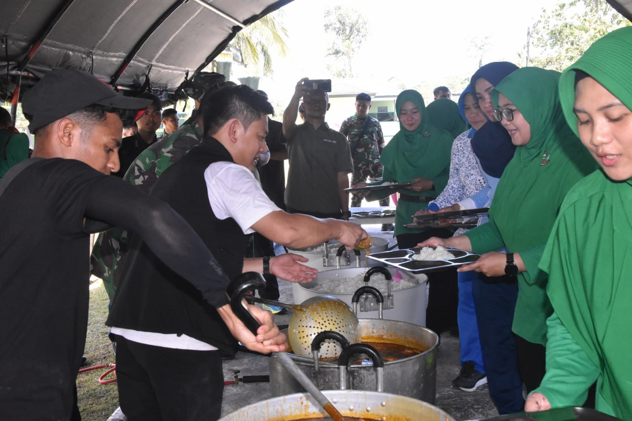 Kodim 1710/Mimika Gelar Masak Besar Bobon Santoso dan Olahraga Bersama Dharma Pertiwi Cabang Mimika Kodim 1710/Mimika Gelar Masak Besar Bobon Santoso dan Olahraga Bersama Dharma Pertiwi Cabang Mimika