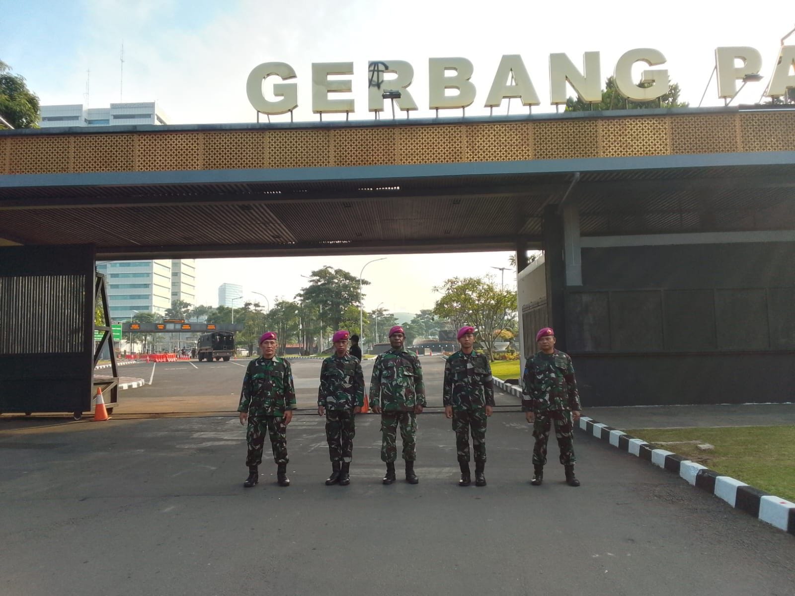 Prajurit Yonif 2 Marinir Laksanakan Pengamanan Situasi Nasional di Sejumlah Objek Vital Negara