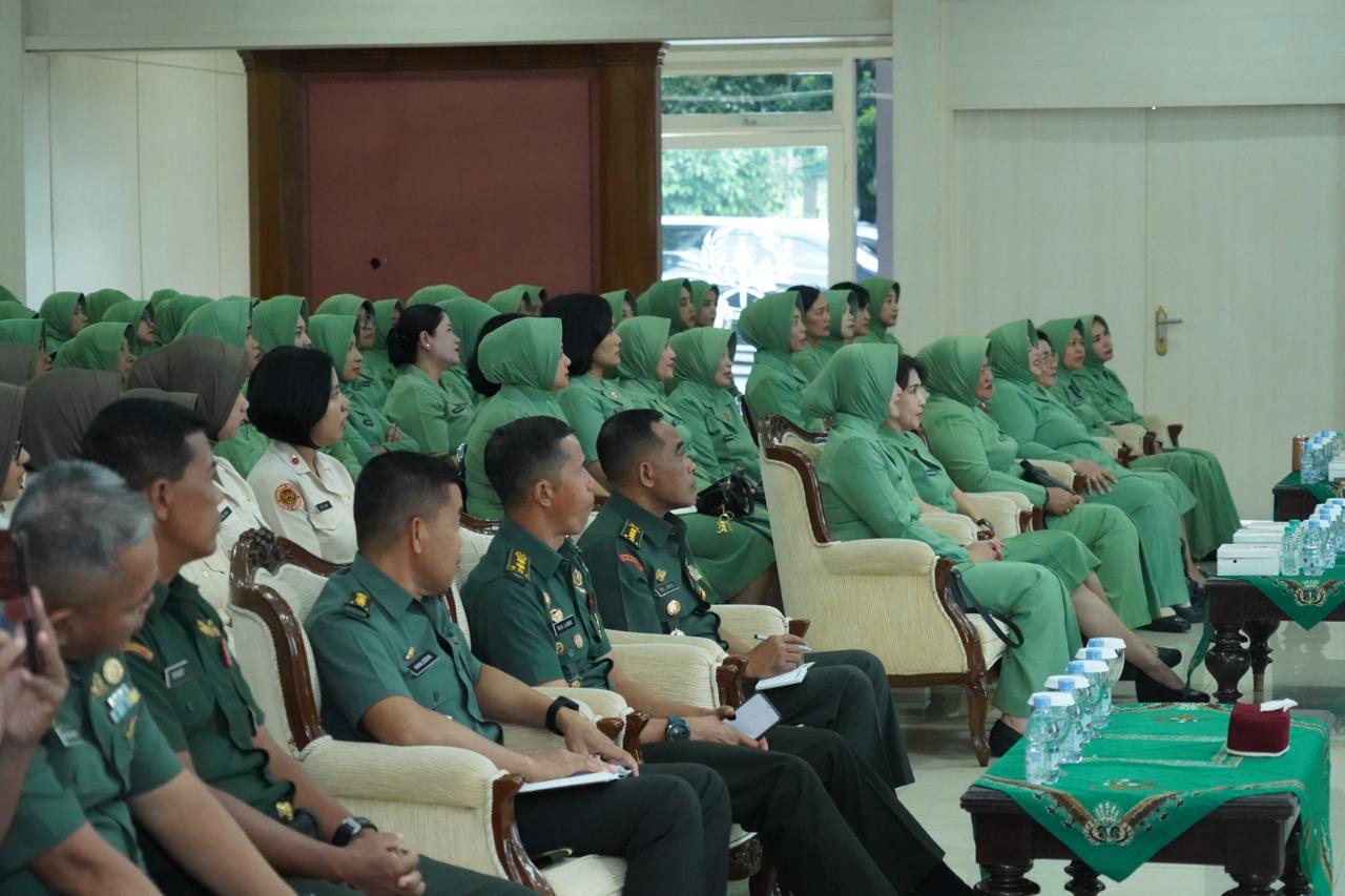 Gubernur Akademi Militer Beri Pengarahan Bintal Terpadu Bahas Dampak Smartphone, Judol, dan Pinjol