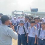 KN. Tanjung Datu-301 Kenalkan Dunia Kemaritiman Kepada Pelajar KN. Tanjung Datu-301 Kenalkan Dunia Kemaritiman Kepada Pelajar