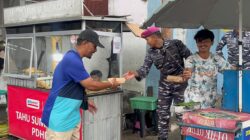 Wujud Kepedulian Dan Rasa Syukur, Yonif 2 Marinir Laksanakan Jumat Berkah