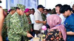 Panglima TNI Dampingi Menhan RI Tinjau Panen Kedelai Garuda Merah Putih di Lampung Utara Panglima TNI Dampingi Menhan RI Tinjau Panen Kedelai Garuda Merah Putih di Lampung Utara