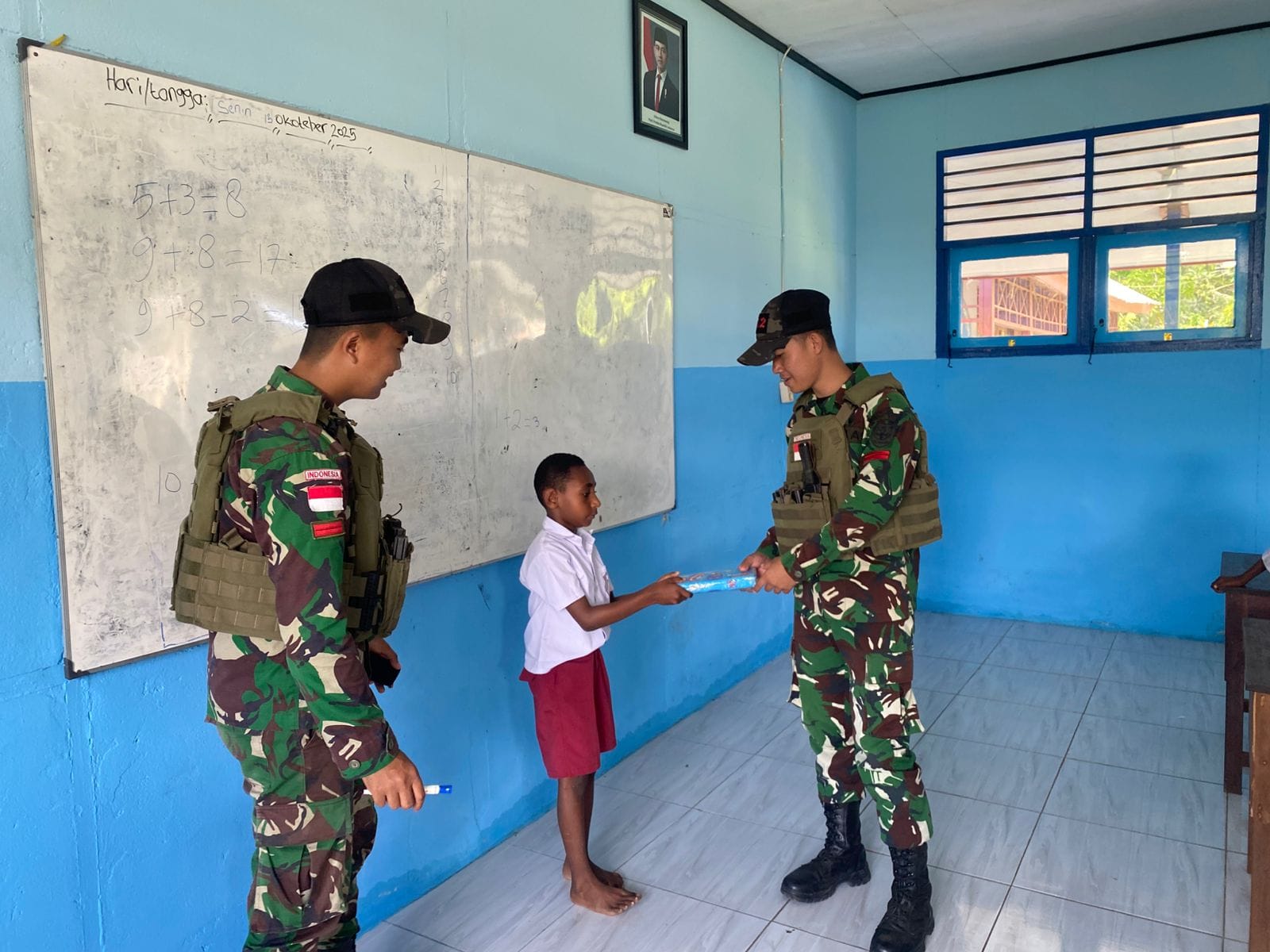 Prajurit Kala Hitam Tanamkan Semangat Belajar di Ujung Negeri