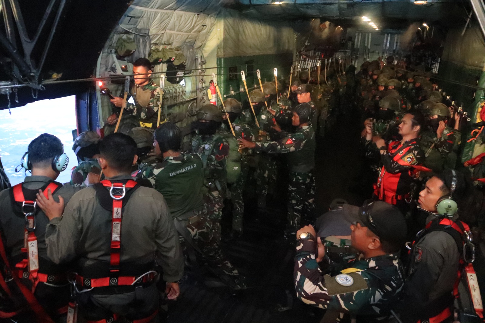 Lanud Sultan Hasanuddin Dukung Latihan Penerjunan Dasar Para Kostrad Lanud Sultan Hasanuddin Dukung Latihan Penerjunan Dasar Para Kostrad