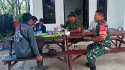 Babinsa Hadir Di Tengah Warga, Lakukan Komsos Sebagai Sarana Kebersamaan Dan Kepedulian