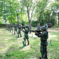 Prajurit Kodim 1505/Tidore Pertajam Naluri Tempur Lewat Latihan Menembak Senjata Ringan