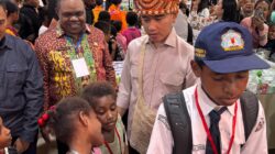 Berbagi Kebahagian, Wapres Ajak Anak Yatim di Manokwari Belanja Kebutuhan Sekolah