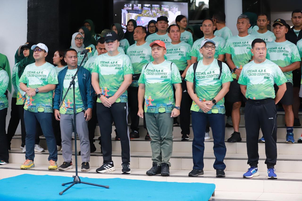 Gubernur Akmil Hadir dalam Panggung Hiburan Rakyat Bersama New Monata dan Dewi Perssik Meriahkan HUT ke-68 Akmil Gubernur Akmil Hadir dalam Panggung Hiburan Rakyat Bersama New Monata dan Dewi Perssik Meriahkan HUT ke-68 Akmil