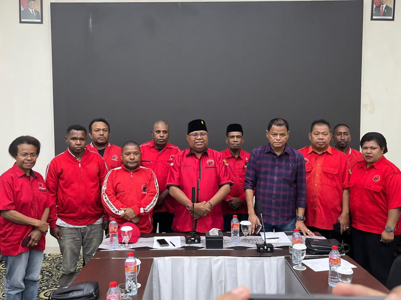 PDI Perjuangan Papua Barat Daya Gelar Konsolidasi di Sorong, Tegaskan Legalitas dan Kesiapan Konverda PDI Perjuangan Papua Barat Daya Gelar Konsolidasi di Sorong, Tegaskan Legalitas dan Kesiapan Konverda