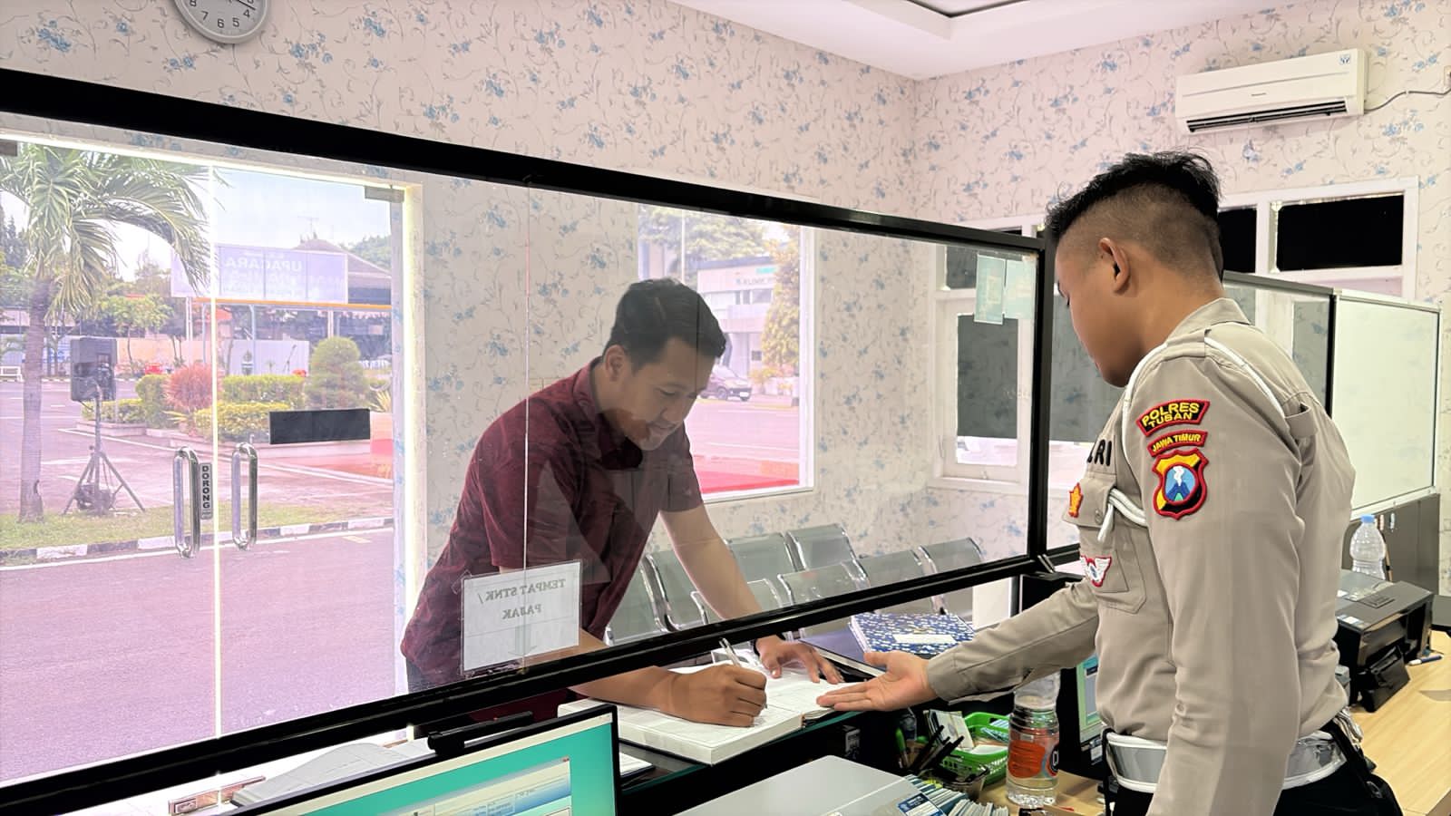 Layanan Cepat, Tepat, dan Ramah Jadi Komitmen Satlantas Tuban Layanan Cepat, Tepat, dan Ramah Jadi Komitmen Satlantas Tuban